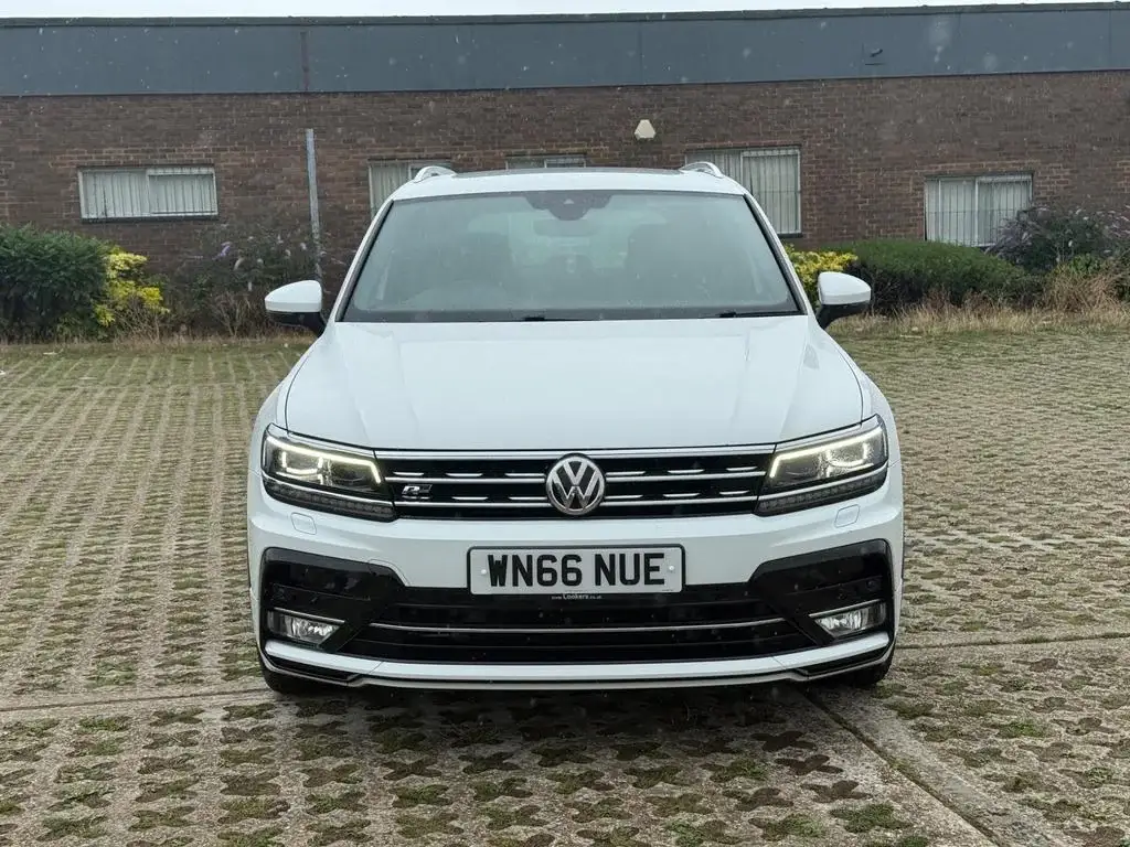 2016 Volkswagen Tiguan 2.0 TDI R-Line DSG 4Motion photo 8