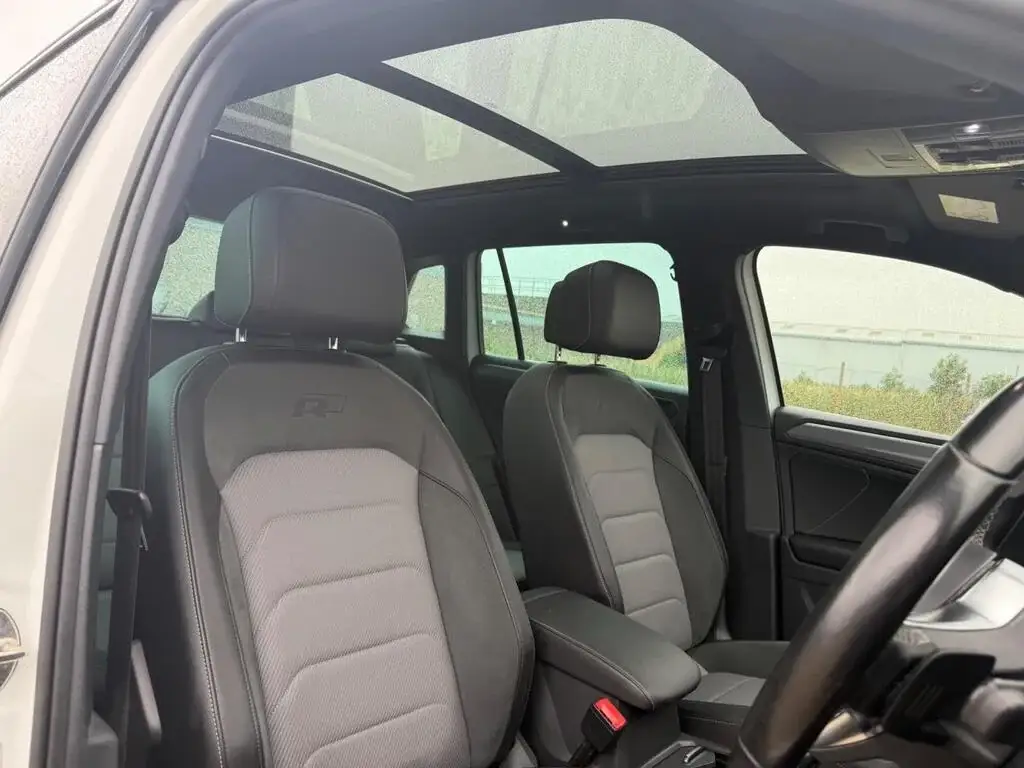 2016 Volkswagen Tiguan 2.0 TDI R-Line DSG 4Motion photo 9