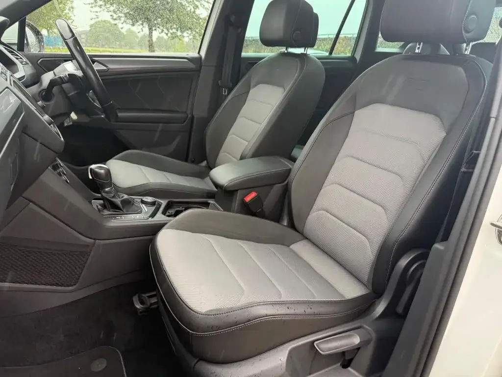 2016 Volkswagen Tiguan 2.0 TDI R-Line DSG 4Motion photo 10
