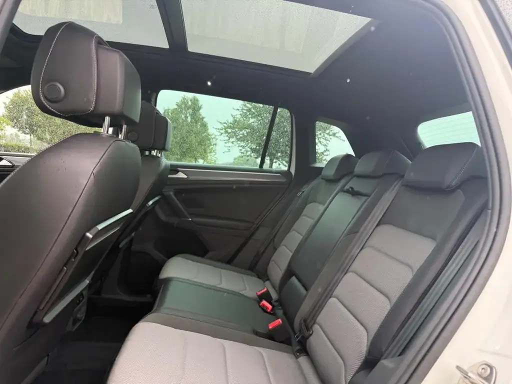2016 Volkswagen Tiguan 2.0 TDI R-Line DSG 4Motion photo 11