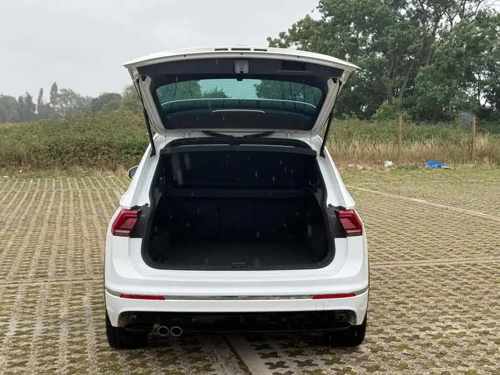 2016 Volkswagen Tiguan 2.0 TDI R-Line DSG 4Motion photo 14