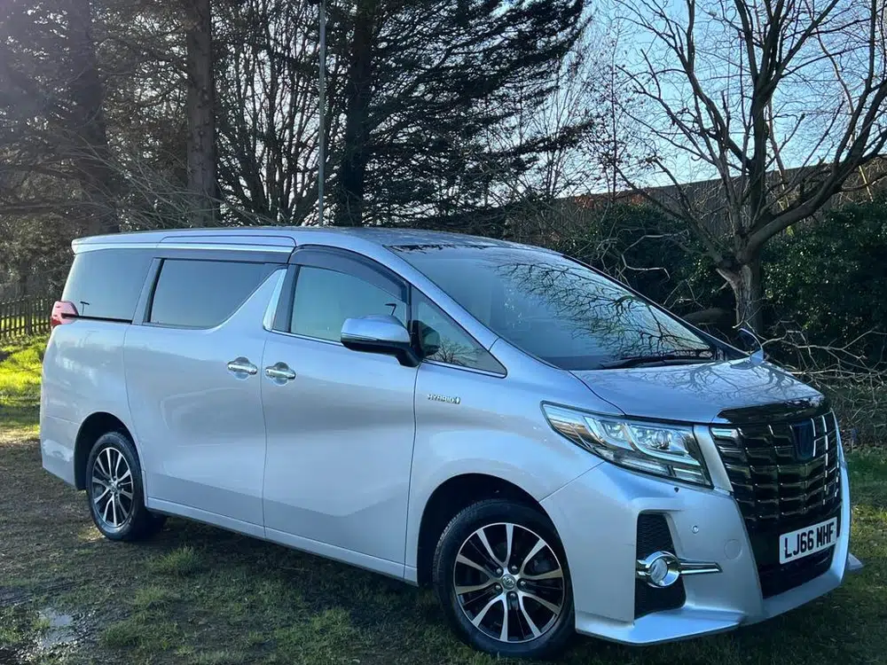 2016 Toyota Alphard Toyota Alphard 7-Seats Hybrid 2.4 5dr photo 2