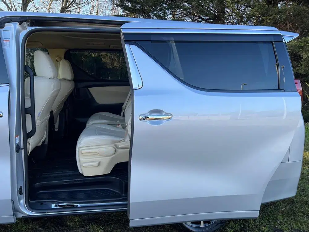 2016 Toyota Alphard Toyota Alphard 7-Seats Hybrid 2.4 5dr photo 6
