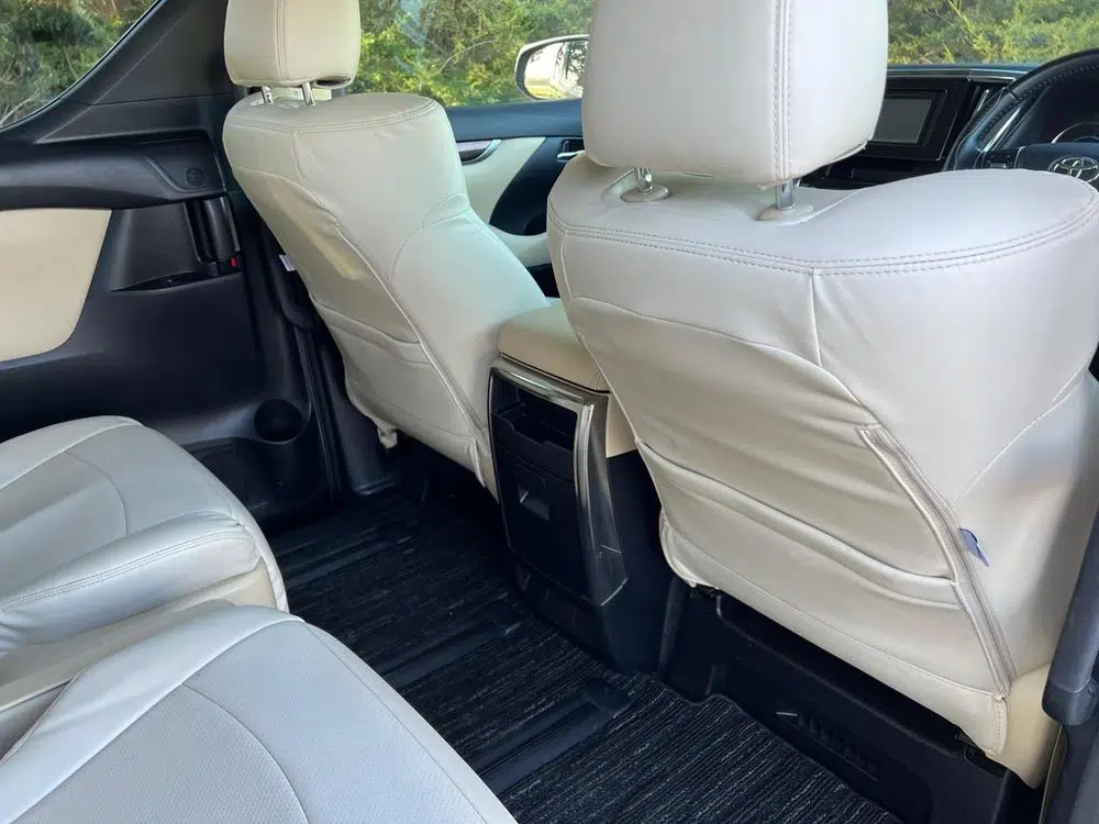 2016 Toyota Alphard Toyota Alphard 7-Seats Hybrid 2.4 5dr photo 9