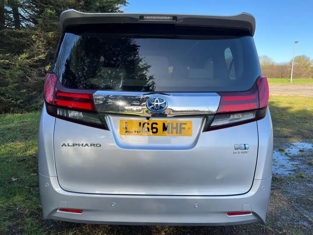2016 Toyota Alphard Toyota Alphard 7-Seats Hybrid 2.4 5dr photo 11