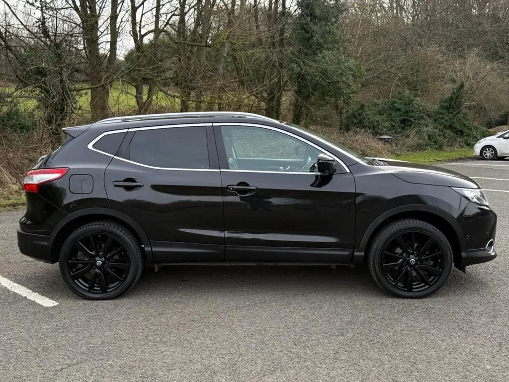 2016 Nissan Qashqai 1.6 dCi Tekna 2WD Euro 6 (s/s) 5dr photo 3