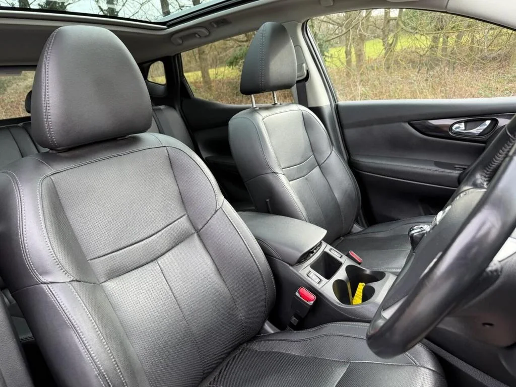 2016 Nissan Qashqai 1.6 dCi Tekna 2WD Euro 6 (s/s) 5dr photo 4