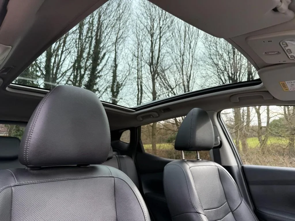 2016 Nissan Qashqai 1.6 dCi Tekna 2WD Euro 6 (s/s) 5dr photo 5