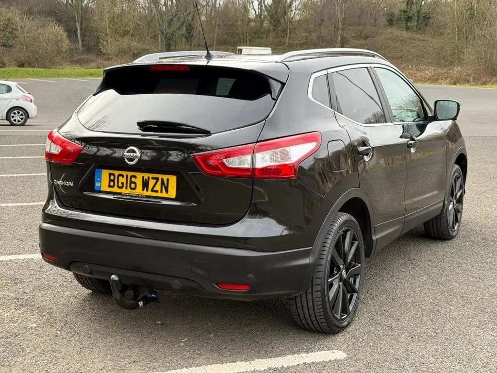 2016 Nissan Qashqai 1.6 dCi Tekna 2WD Euro 6 (s/s) 5dr photo 8