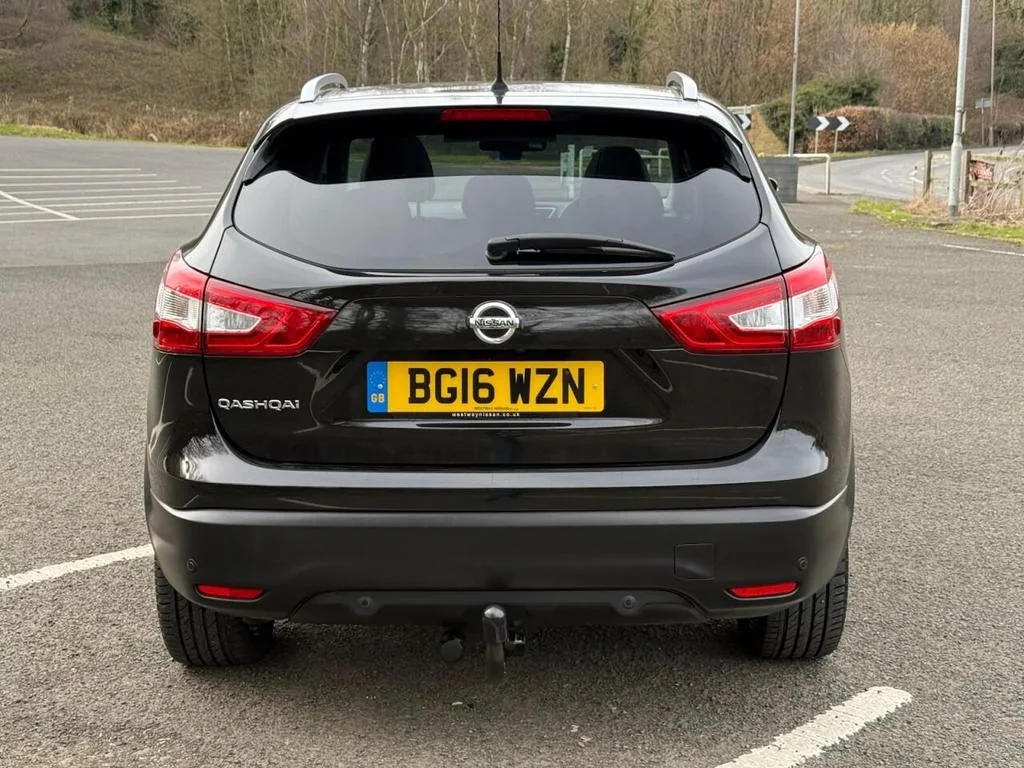 2016 Nissan Qashqai 1.6 dCi Tekna 2WD Euro 6 (s/s) 5dr photo 9