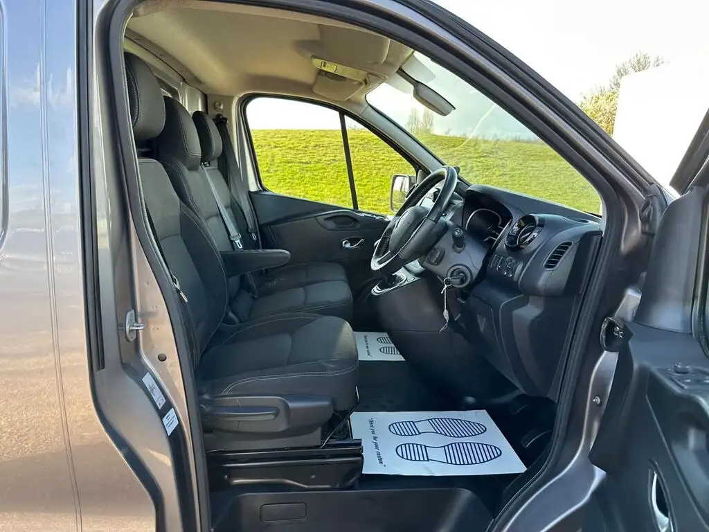 2020 Renault Trafic 2.0 dCi ENERGY 30 Sport EDC LWB photo 6